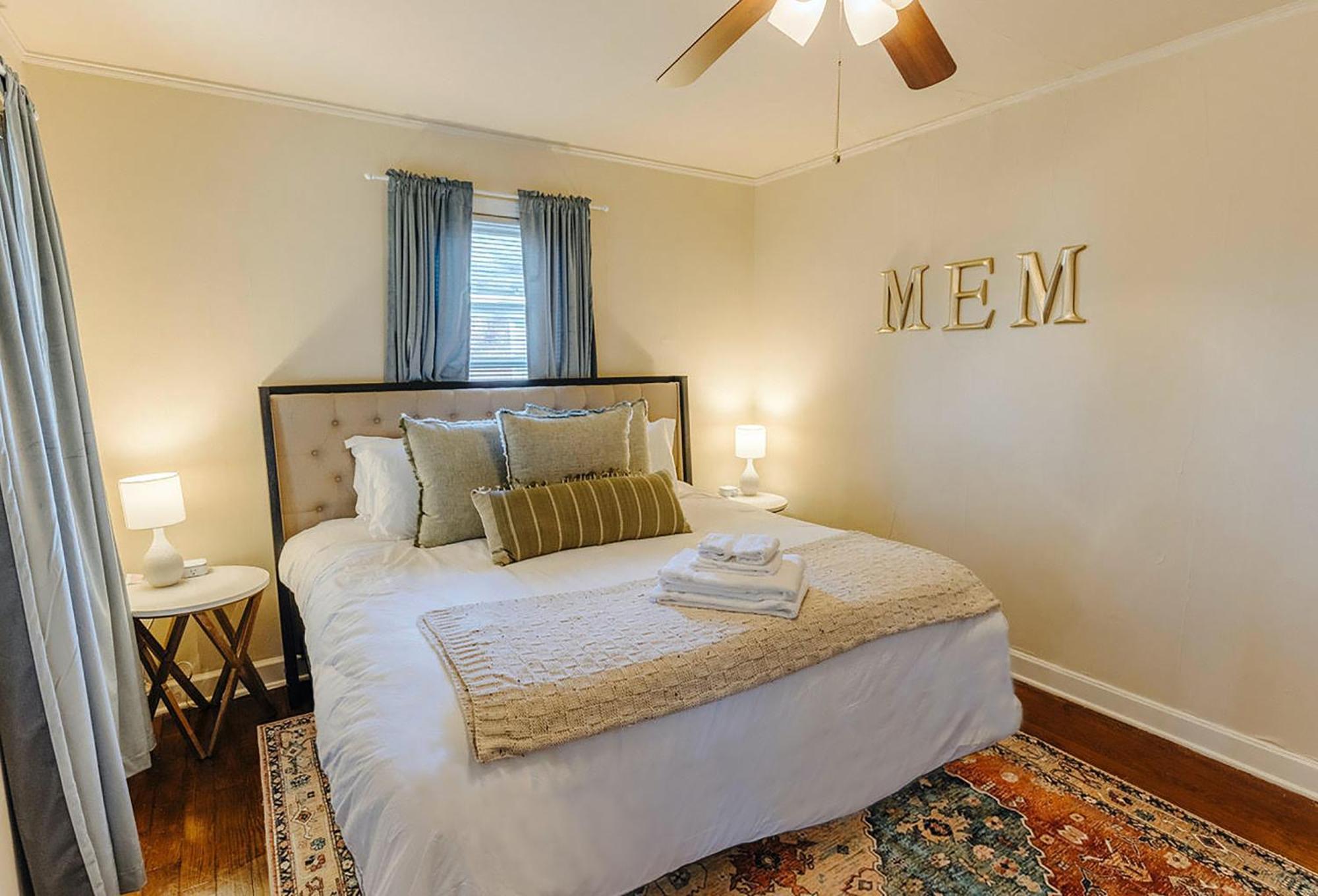 Villa Historic Revival King Bed Liberty Bowl Memphis 893 Extérieur photo